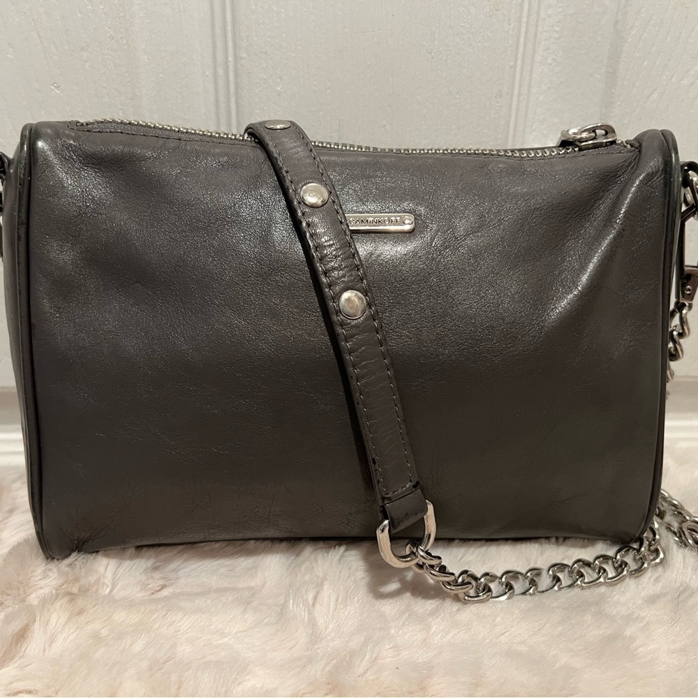 REBECCA MINKOFF CROSSBODY GRAY LEATHER BAG.